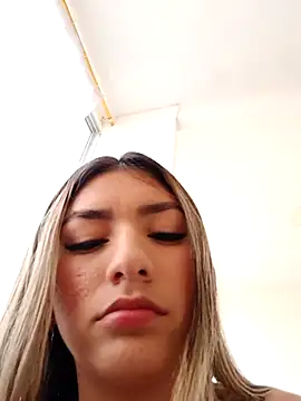 Snapshot of GIRL_DONCELLA chatting on 03/22/25, 10:04 GIRL DONCELLA online show from 03/22/25, 10:04