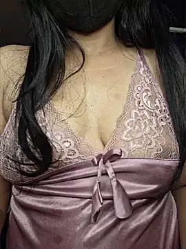 Nisha027 online show from 05/18/26, 12:44