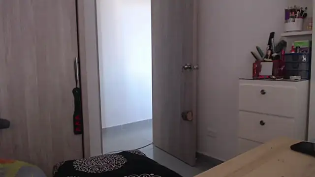 Snapshot of scarlett_diamond11 chatting on 09/15/25, 10:21 scarlett diamond11 online show from 09/15/25, 10:21