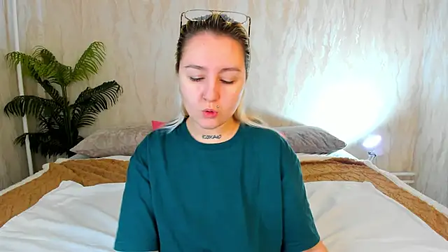 Debbie Taylor online show from 10/13/25, 05:03