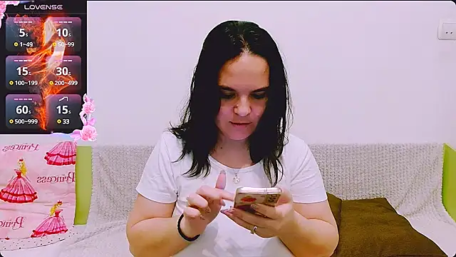 Snapshot of Ella-Diamond chatting on 03/18/25, 08:59 Ella-Diamond online show from 03/18/25, 08:59