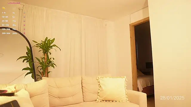 Snapshot of veronica_mendez1 chatting on 01/28/25, 11:38 veronica mendez1 online show from 01/28/25, 11:38