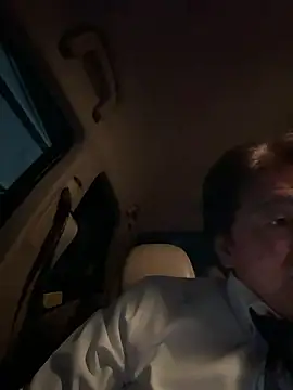 Snapshot of SaneService9 chatting on 04/11/26, 06:00 SaneService9 online show from 04/11/26, 06:00