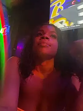 Snapshot of miamiworld chatting on 12/16/24, 06:32 miamiworld online show from 12/16/24, 06:32