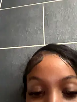 Snapshot of miamiworld chatting on 10/29/25, 05:45 miamiworld online show from 10/29/25, 05:45