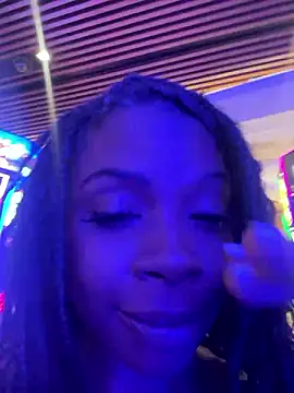 Snapshot of miamiworld chatting on 12/05/24, 12:25 miamiworld online show from 12/05/24, 12:25