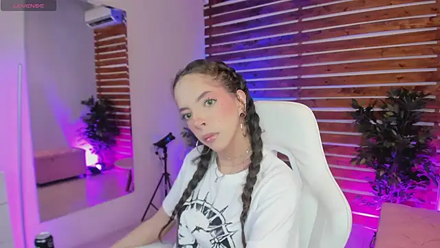 Sapphire Venuss online show from 02/22/26, 11:50