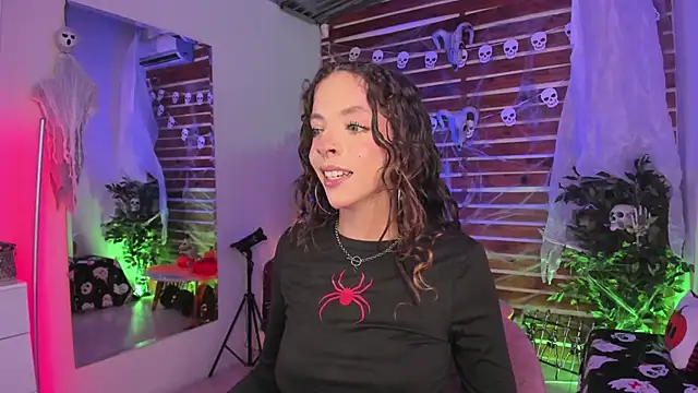 Snapshot of Sapphire_Venuss chatting on 10/19/25, 02:25 Sapphire Venuss online show from 10/19/25, 02:25