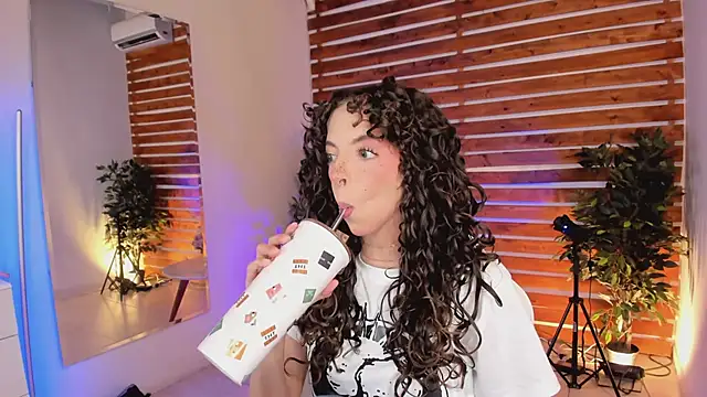 Sapphire Venuss online show from 04/06/26, 02:18