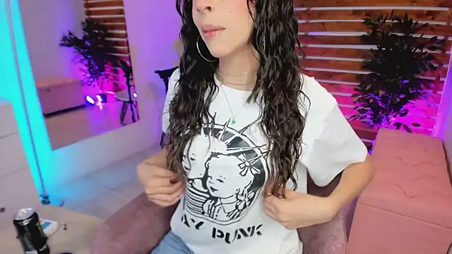 Sapphire Venuss online show from 02/07/26, 12:18