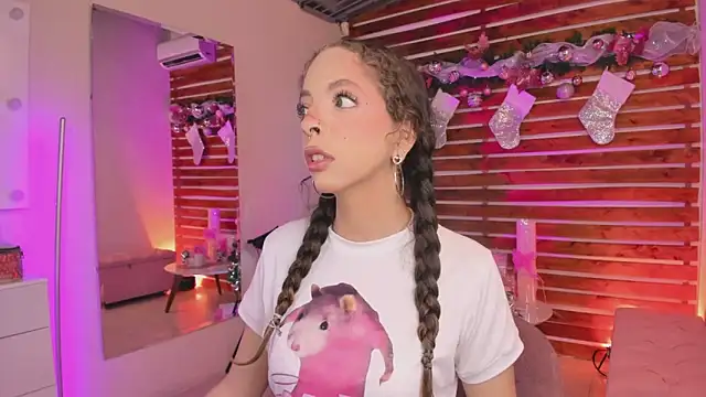 Sapphire Venuss online show from 12/13/25, 11:55