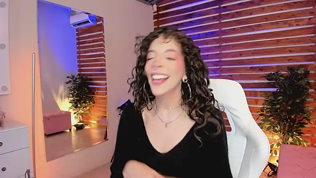 Sapphire Venuss online show from 03/15/26, 11:45