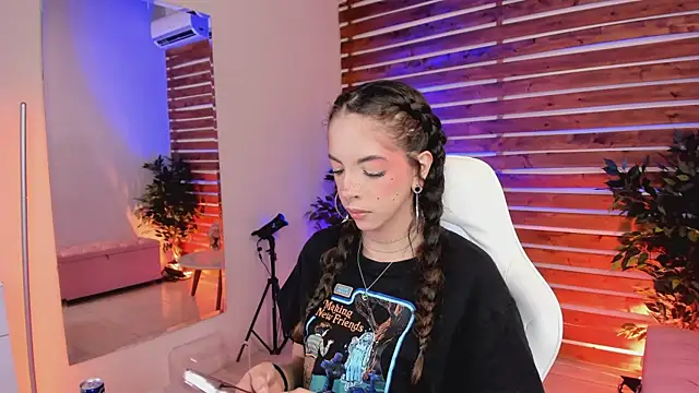 Sapphire Venuss online show from 03/07/26, 12:17