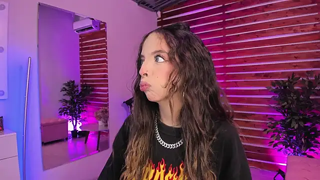 Sapphire Venuss online show from 11/29/25, 12:55