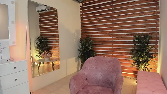 Snapshot of Sapphire_Venuss chatting on 03/06/25, 10:47 Sapphire Venuss online show from 03/06/25, 10:47