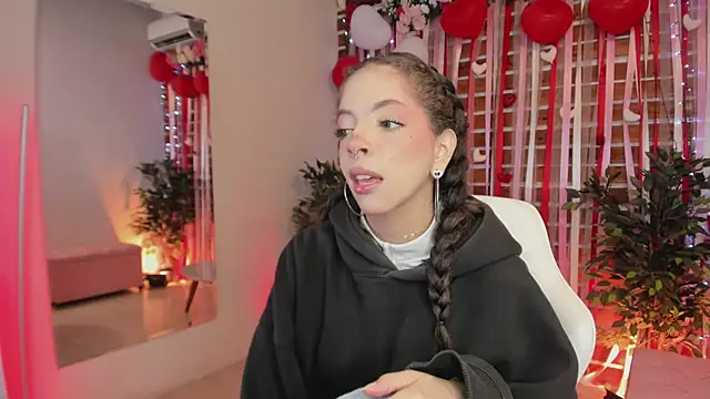 Sapphire Venuss online show from 02/16/26, 12:42