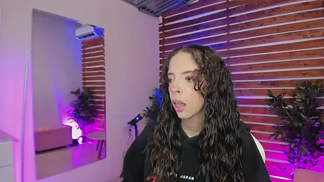 Sapphire Venuss online show from 02/26/26, 01:49