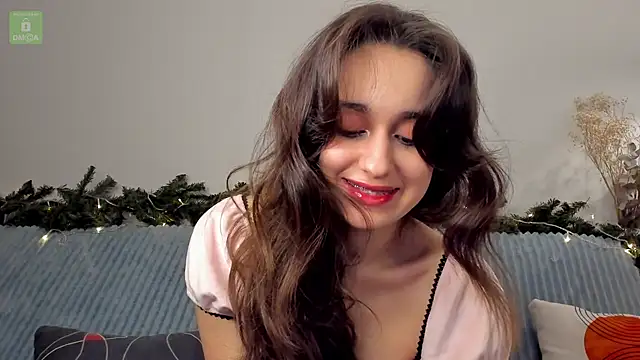 Snapshot of erika_hoiree chatting on 12/21/24, 10:19 erika hoiree online show from 12/21/24, 10:19