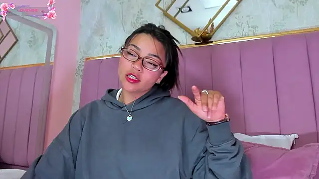 KimDevinne online show from 02/18/26, 02:42