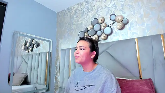 KimDevinne online show from 02/11/26, 02:33