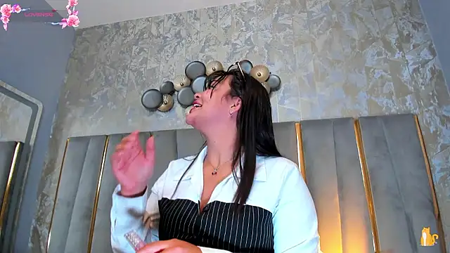 KimDevinne online show from 02/05/26, 02:29