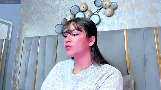 KimDevinne online show from 12/19/25, 02:04