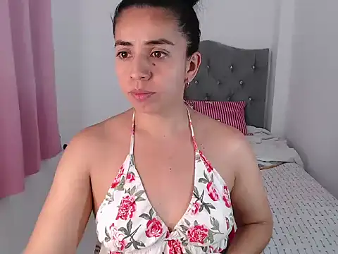 anngela01 online show from 10/28/25, 05:29