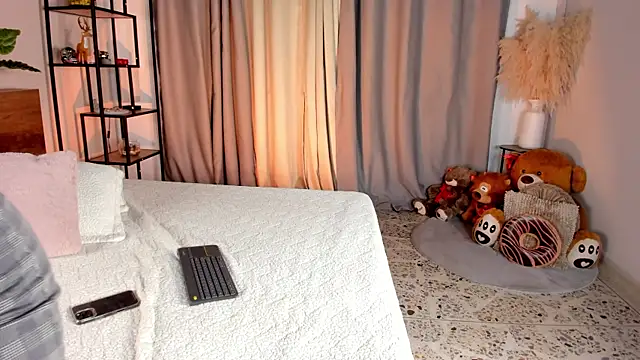 amber maxwell online show from 04/04/26, 08:15