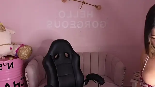 emmalee 01a online show from 02/20/25, 10:48