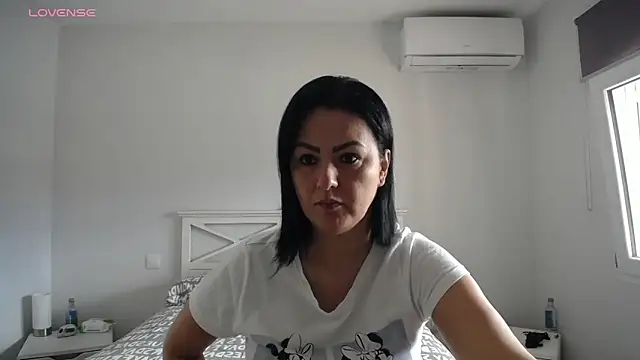 Snapshot of Sofiiaa_Cooper chatting on 02/05/26, 10:33 Sofiiaa Cooper online show from 02/05/26, 10:33