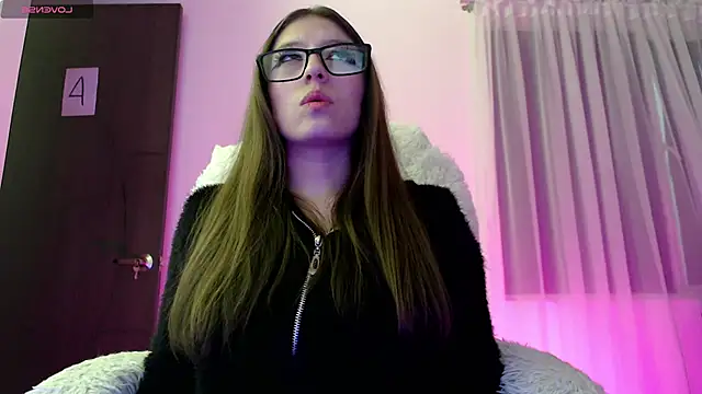 Snapshot of Aurora_blossom__ chatting on 09/09/25, 12:36 Aurora blossom online show from 09/09/25, 12:36