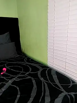 ThickPearlx23 online show from 12/05/25, 07:23