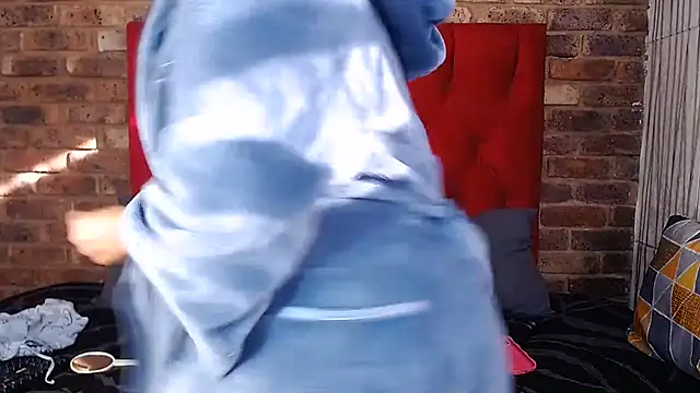 Snapshot of ThickPearlx23 chatting on 06/05/26, 06:40 ThickPearlx23 online show from 06/05/26, 06:40