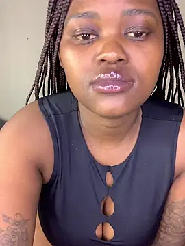 Snapshot of ThickPearlx23 chatting on 06/18/26, 02:32 ThickPearlx23 online show from 06/18/26, 02:32