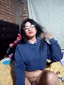 yovana13 online show from 11/23/25, 10:47