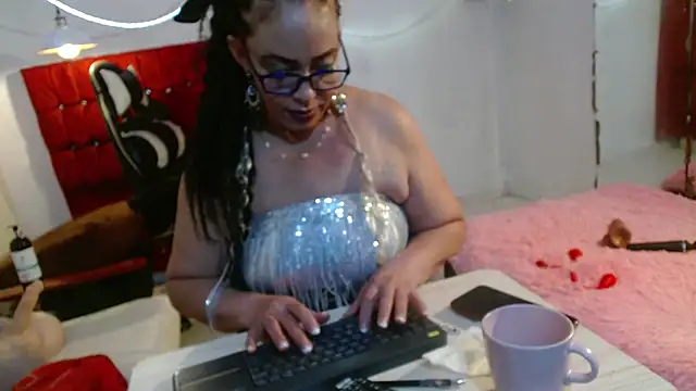 Snapshot of PervertedMature chatting on 06/04/26, 05:23 PervertedMature online show from 06/04/26, 05:23