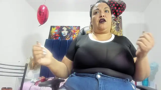 Snapshot of Dubraska1 chatting on 12/22/25, 09:37 Dubraska1 online show from 12/22/25, 09:37