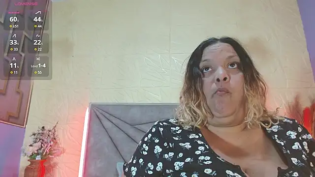 Dubraska1 online show from 05/12/26, 02:23