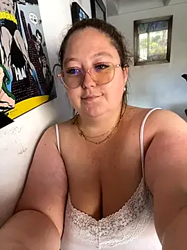 Chloee ep online show from 09/26/25, 05:09