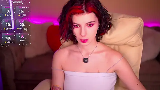 Snapshot of HaylaAmber chatting on 03/25/26, 02:05 HaylaAmber online show from 03/25/26, 02:05