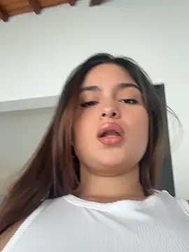 Snapshot of Sarasweet_sex chatting on 05/17/26, 04:51 Sarasweet sex online show from 05/17/26, 04:51
