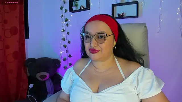 Gia Nahomi online show from 02/02/26, 09:36