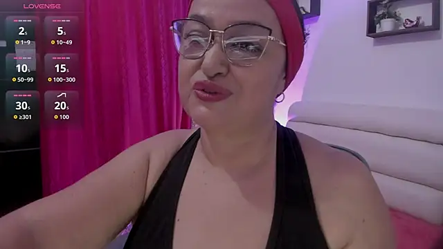 Gia Nahomi online show from 10/25/25, 09:37