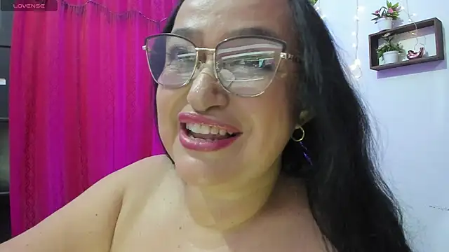 Gia Nahomi online show from 11/17/25, 09:52