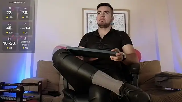 Snapshot of bradley_colt chatting on 11/04/25, 02:10 bradley colt online show from 11/04/25, 02:10