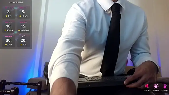 Snapshot of bradley_colt chatting on 12/02/25, 03:25 bradley colt online show from 12/02/25, 03:25