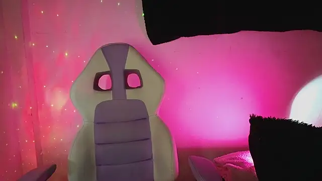 Snapshot of Alahia7demon chatting on 11/14/25, 08:12 Alahia7demon online show from 11/14/25, 08:12