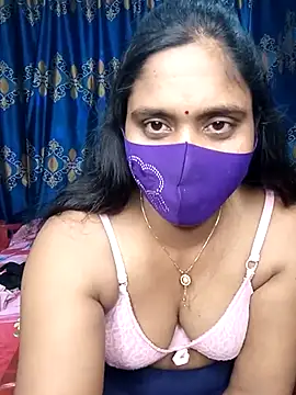 Snapshot of Hot_Maleka chatting on 03/14/25, 03:03 Hot Maleka online show from 03/14/25, 03:03