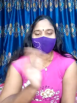 Snapshot of Hot_Maleka chatting on 03/13/25, 01:10 Hot Maleka online show from 03/13/25, 01:10