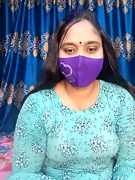 Snapshot of Hot_Maleka chatting on 03/04/25, 02:06 Hot Maleka online show from 03/04/25, 02:06